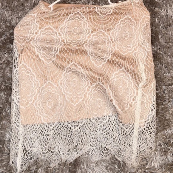 💕Two piece nude and white lace set top small skirt medium - Picture 4 of 6